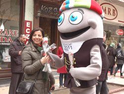 Hamsi'den Trabzonlular'a karanfil