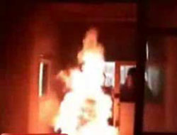 Ninelerini benzin döküp yaktılar!