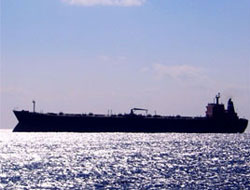 Yük gemisi karaya oturdu