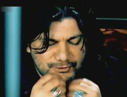 Ünlü Sanatçı kaza geçirdi