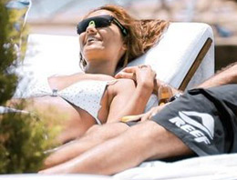 Demet Akalın saldırıya uğradı!