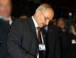 Eski Bakan trafik kazası geçirdi