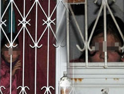 Çocukların önünde eşini öldürdü!