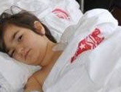 Omzunda cam parçalarıyla yaşadı