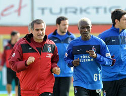 Şenol Güneş terapi uyguluyor