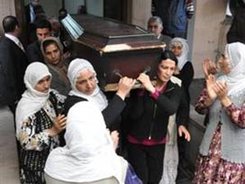 Cenaze kadınlara kaldı!