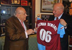 Süleyman Demirel TS onur üyesi!