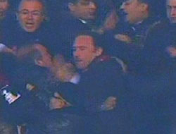 Şeref tribününde gergin dakikalar