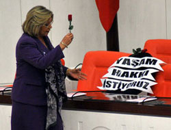 TBMM'de Erdoğan'a siyah çelenk!