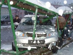 Otomobil iki Üniversiteliyi biçti!