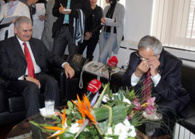 Ağlaya ağlaya bakan oldu!