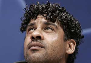 Rijkaard yeni takımına doğru