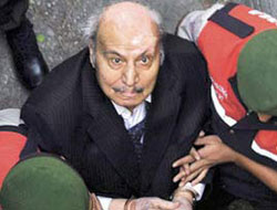 Üzmez'in avukatına 5 ay hapis!