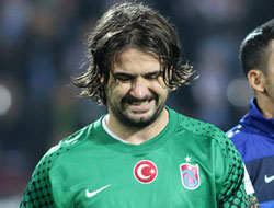 Onur sahayı sedye ile terk etti