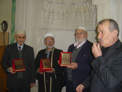 Trabzon'da imama plaket verildi