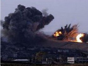 İsrail Gazze'de camii bombaladı