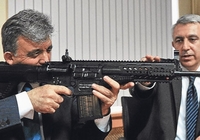 Gül piyade tüfeğiyle nişan aldı