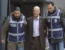 75'lik dede fuhuşta yakalandı