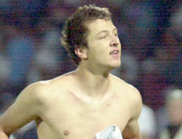 Batuhan'a barda saldırı!