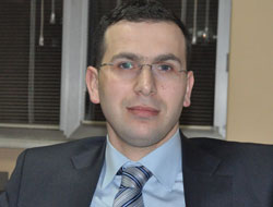 AK Parti'li Cora: 'İşimiz hizmet'