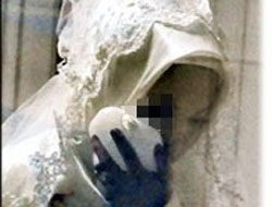 Gelinliğe bile kan bulaştı!