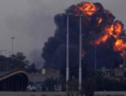 Kaddafi'ye öldürücü darbe!