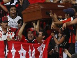 Ölüyü maça getirdiler!