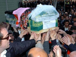 Cenazede gözyaşları sel oldu!