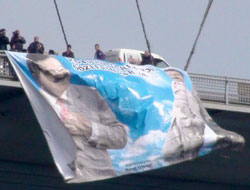 İmparator'a sevgi köprüsü!