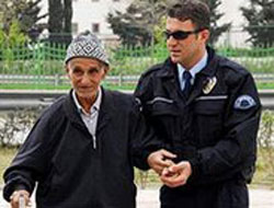 80'lik dedeyi askere aldılar