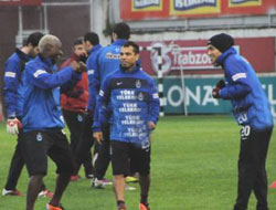 Yattara hem güldü, hem güldürdü!