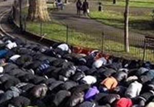 Sokakta namaz kılmak artık yasak!