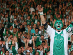 Bursa taraftarı birbirine girdi!