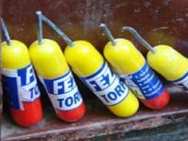 Öğrenciler Müdüre torpille saldırdı