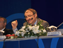 Faruk Özak ödül dağıttı!