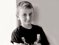 Feci Kaza Tirebolu'yu Yasa Boğdu: İlkokul Öğrencisi Servisin Çarpmasıyla Hayatını Kaybetti