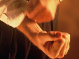 Kavga ederken koparttı...!