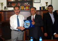 Bakandan Buca'ya: Arkanızdayız