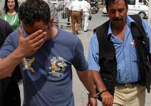 İki örgüte darbe: 8 gözaltı