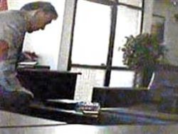 Makam odasından böcek çıktı!