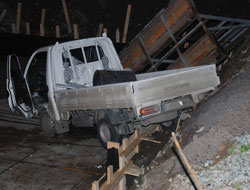 Polisten  kaçarken kaza yaptılar!