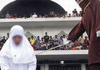 Kız çocuklarına kırbaç cezası!