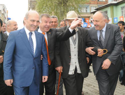 Bayraktar'a coşkulu karşılama