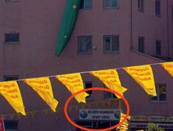 Belediye Binasına PKK bayrağı!