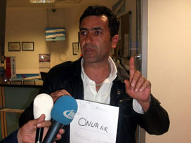 Alkollü diye uçağa almadılar