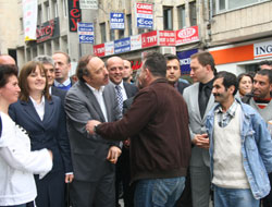 Vekil adayları sokaklarda