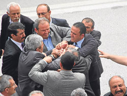 AK Parti ile MHP arasında yumruk!
