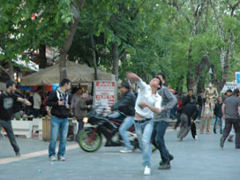 1 Polis yaralı 15 gözaltı var!