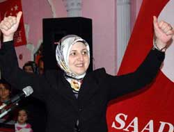 Erbakan'ın toplantısında erkek yok