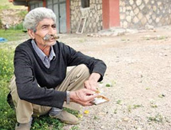 Koca köyde bir tek o oy kullanacak